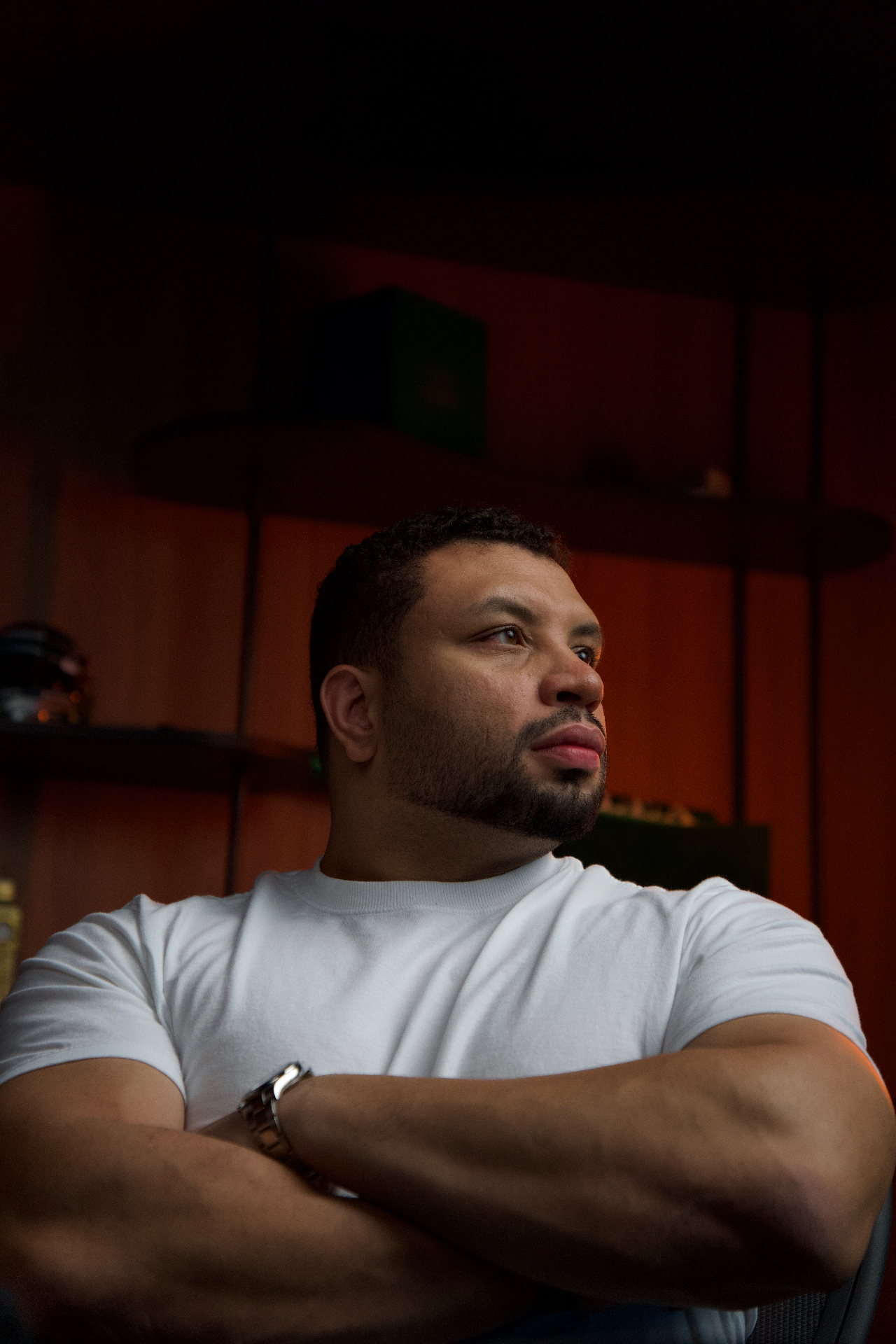 Rodrigo Nervegna em pose de trader